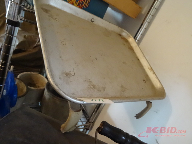 lot 44 image: Tray