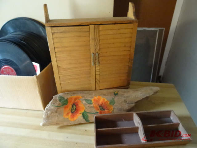 lot 46 image: Cabinet