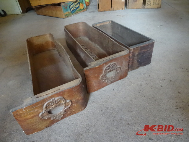 lot 45 image: Sewing Machine Drawers