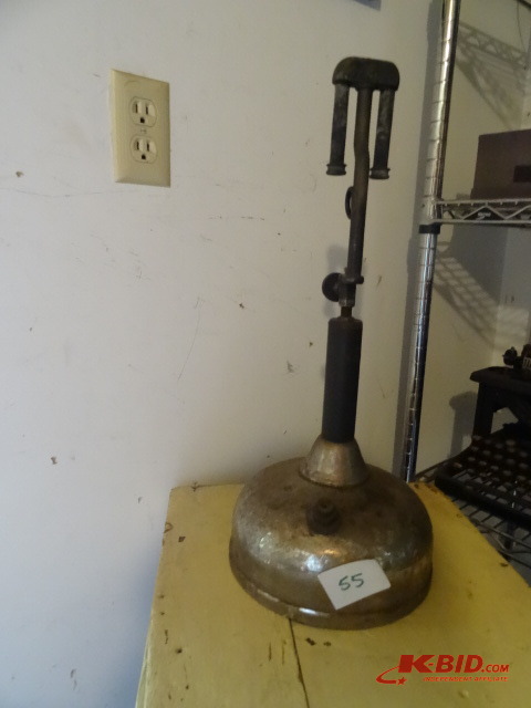 lot 55 image: Lamp