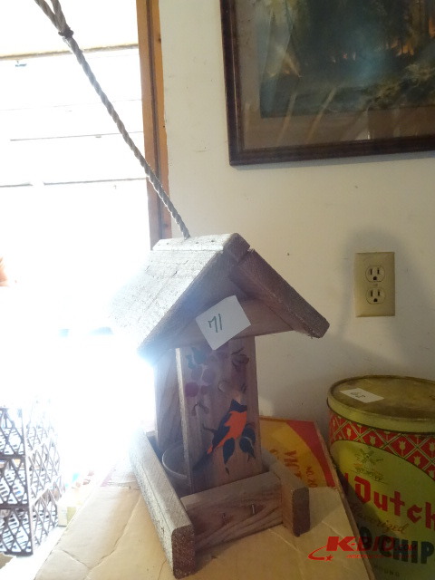 lot 71 image: Bird Feeder
