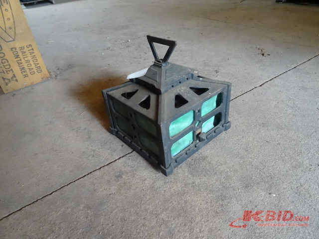 lot 76 image: Lantern Top