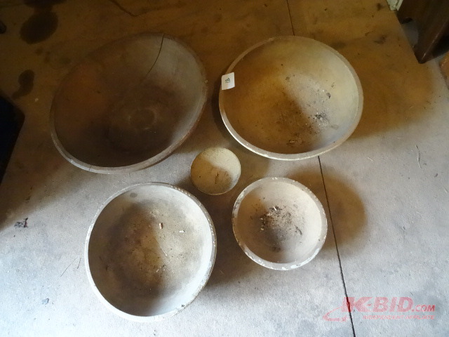 lot 81 image: Bowl