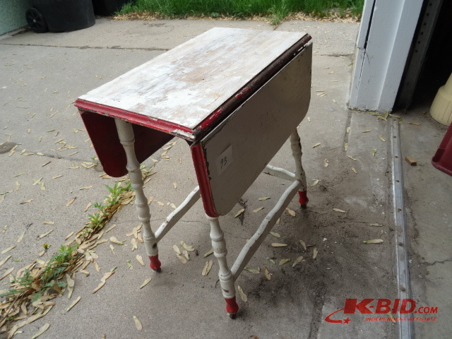 lot 93 image: Table