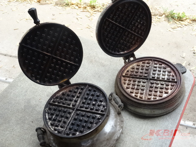 lot 100 image: Waffle maker