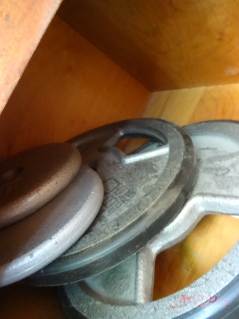 lot 141 image: Lifting Weights
