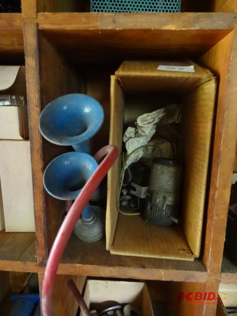 lot 162 image: Air Horn