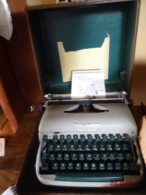 lot 172 image: Typewriter