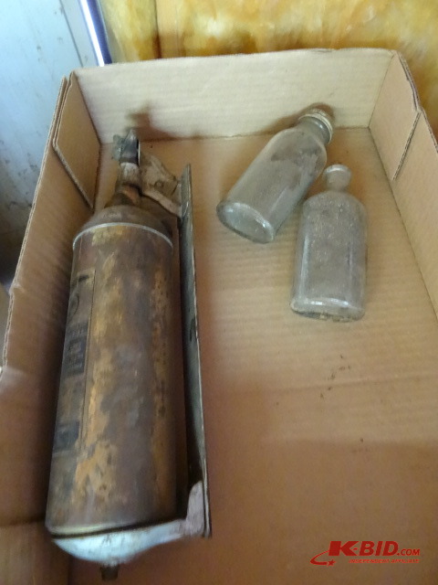 lot 214 image: Extinguisher