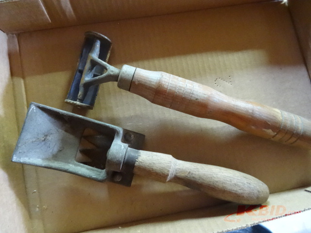 lot 221 image: Tools