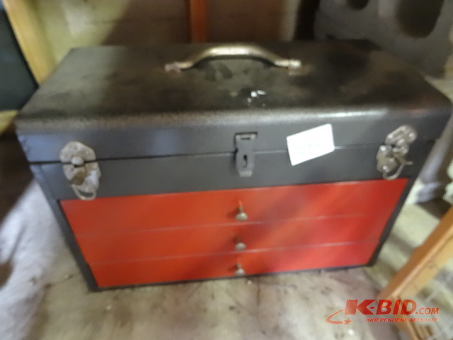 lot 225 image: Tool Box