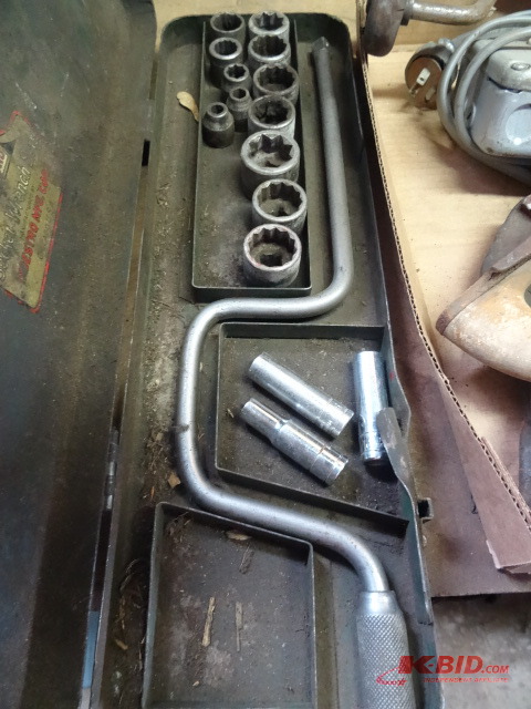 lot 260 image: Sockets