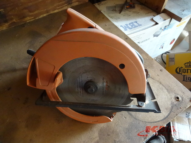 lot 273 image: Circular Saw