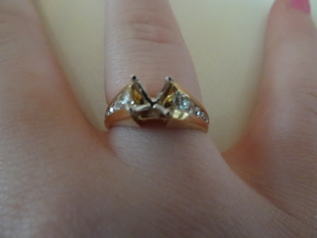 Ladies Engagement Ring