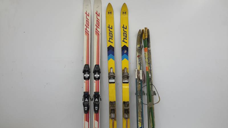 lot 18 image: skis
