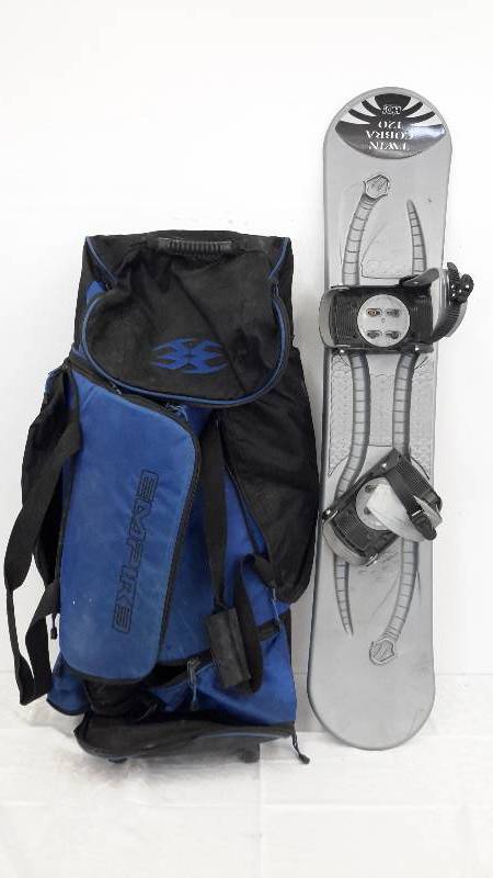 lot 26 image: hockey bag, snowboard
