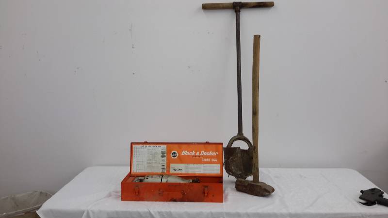 lot 40 image: sabre saw, post hole digger, sledge hammer