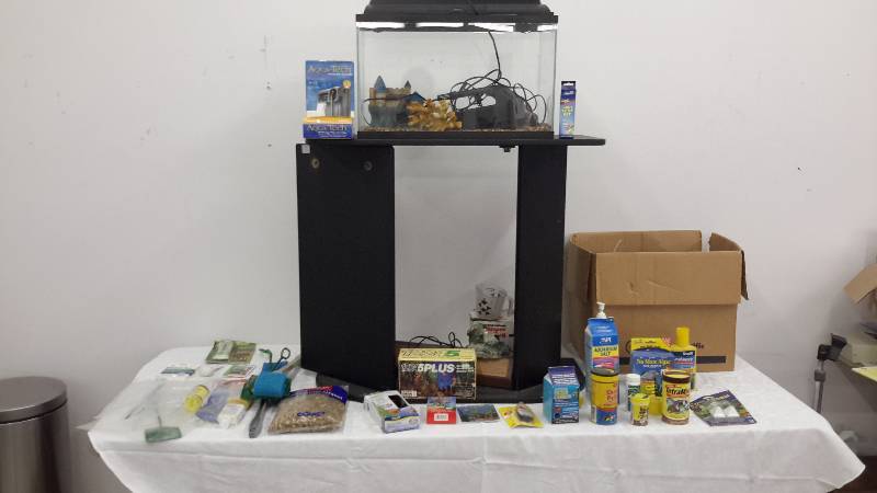 lot 48 image: aquarium stand and supplies