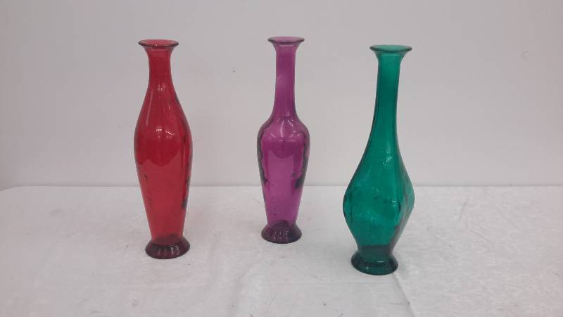 lot 66 image: vases