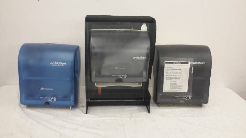 lot 79 image: enmotion paper towel dispensers