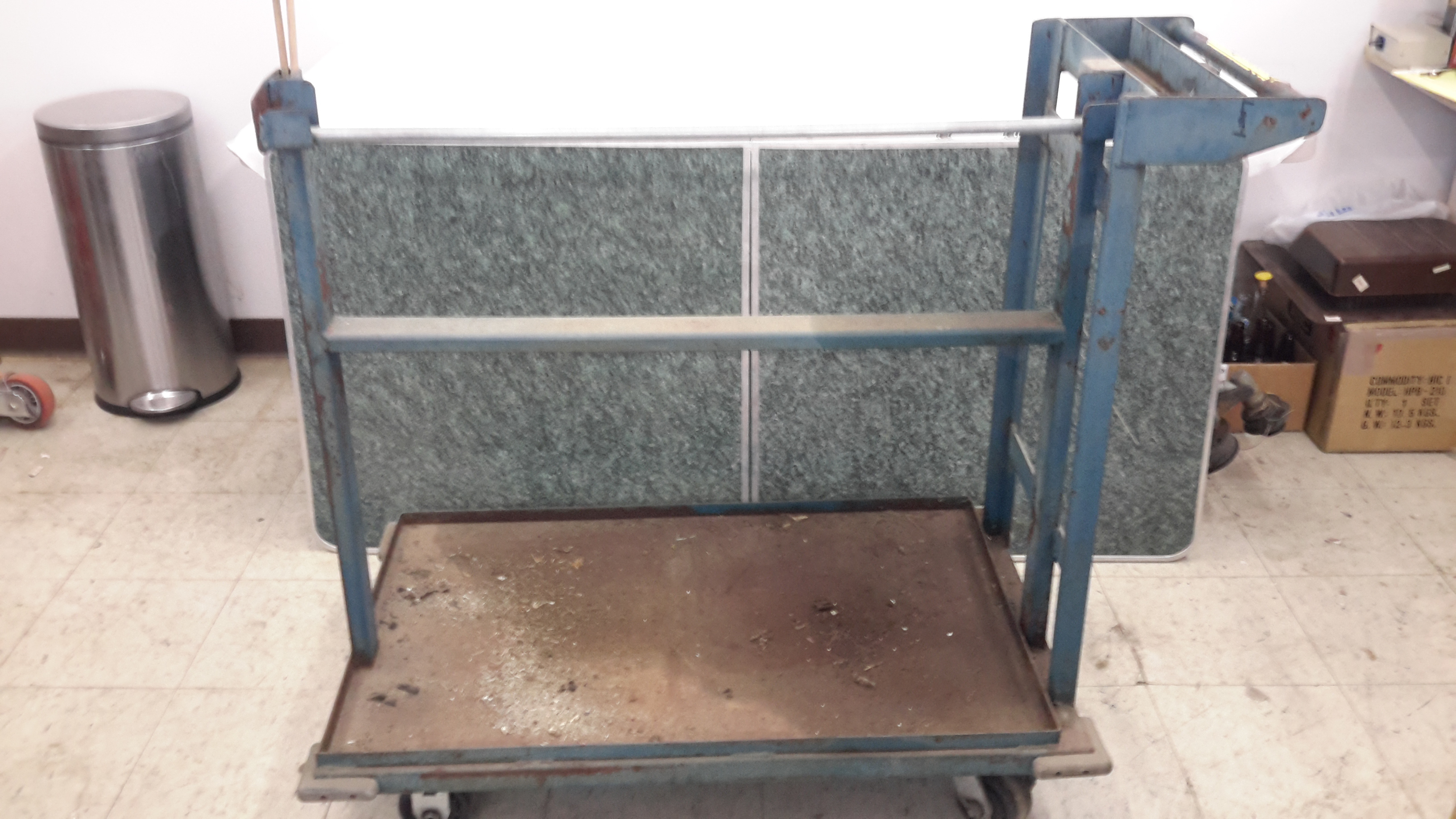 lot 99 image: metal cart