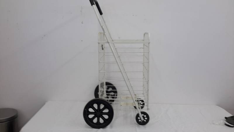 lot 104 image: foldable cart