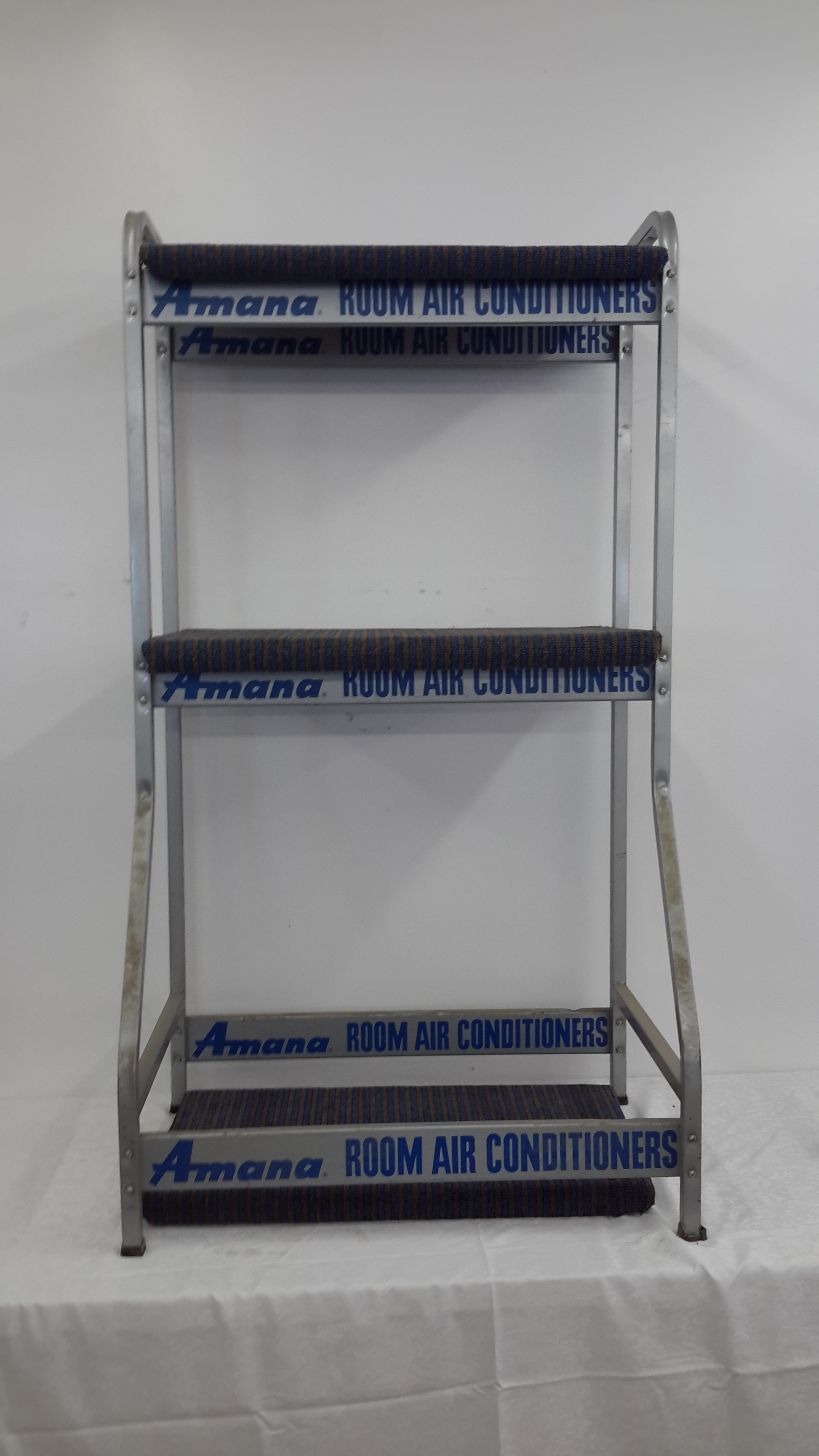 lot 105 image: amana branded shelves