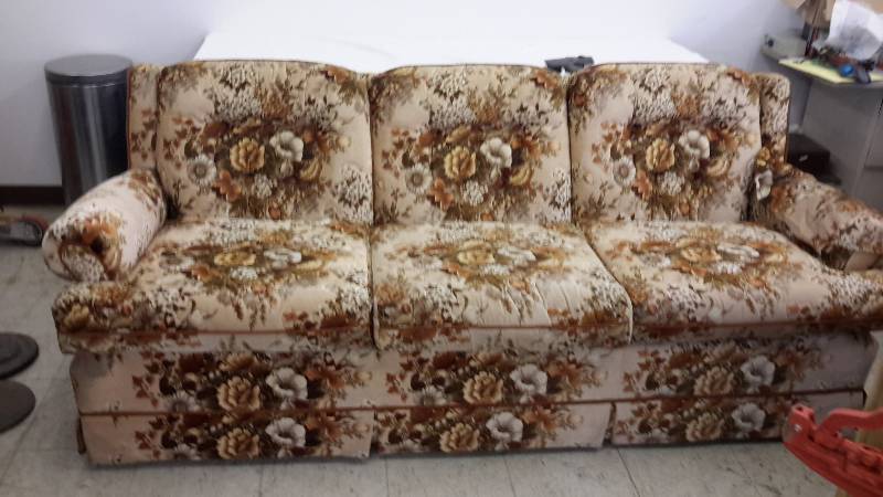 lot 110 image: sofa