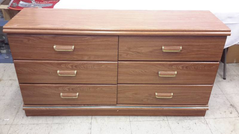 lot 125 image: dresser