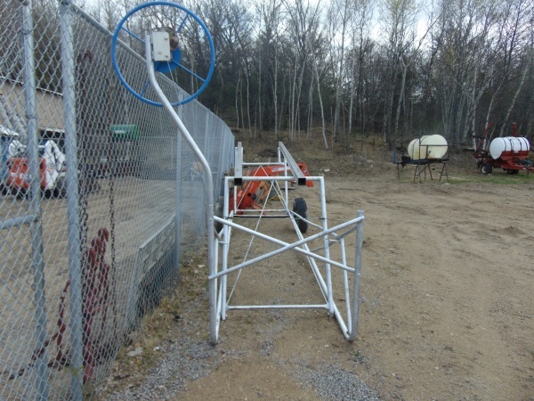 lot 5 image: Pontoon lift