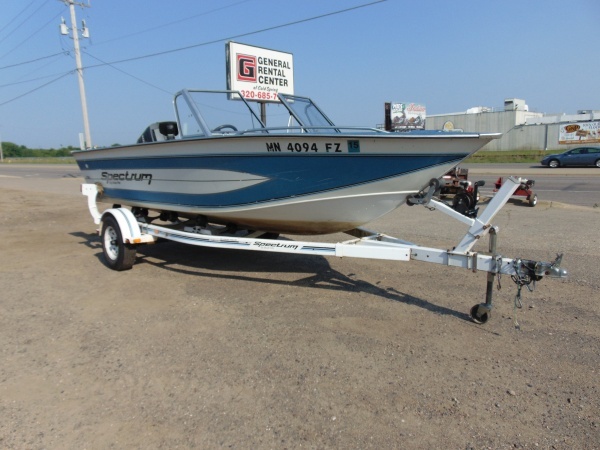 lot 1 image: 1992 Spectrum 1706 Fish & Ski