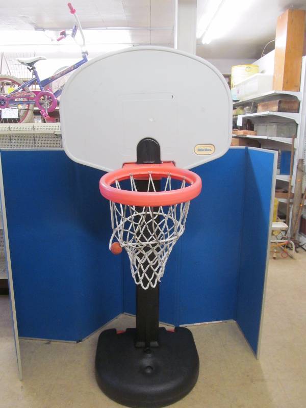 lot 21 image: Basketball Hoop