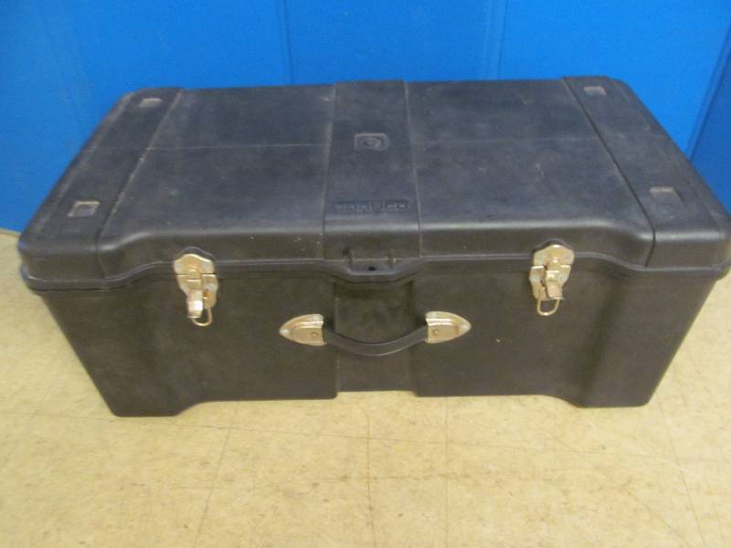 lot 26 image: Trunk