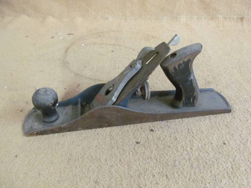 lot 29 image: Vintage wood plane