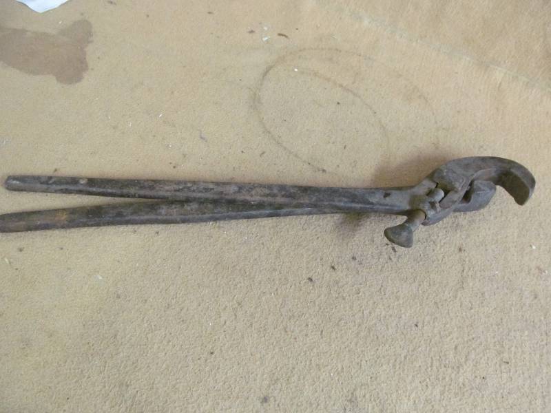 lot 30 image: Vintage pliers