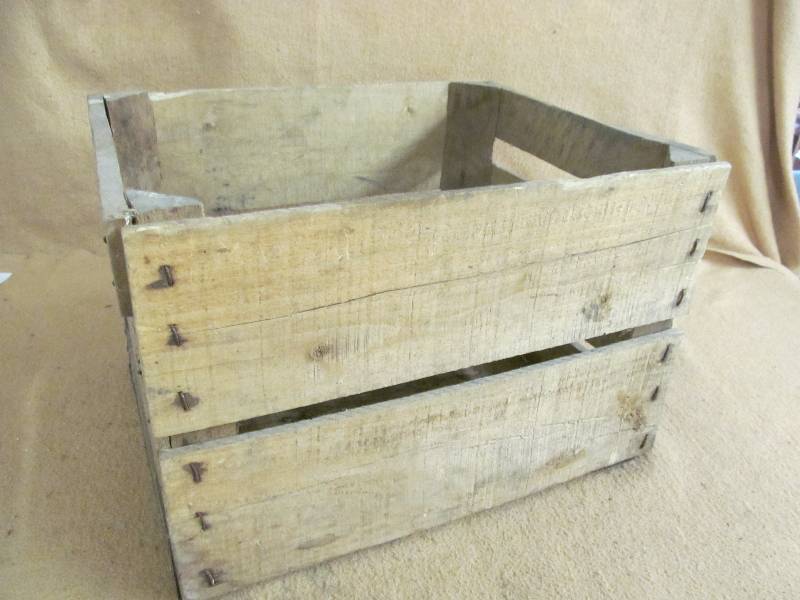lot 35 image: Wood crate