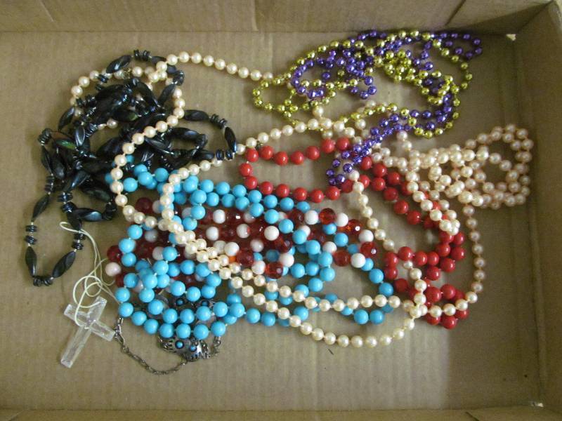 lot 50 image: Costume jewelry