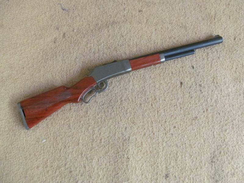 lot 51 image: Rifle lighter