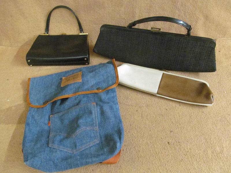 lot 73 image: Purses