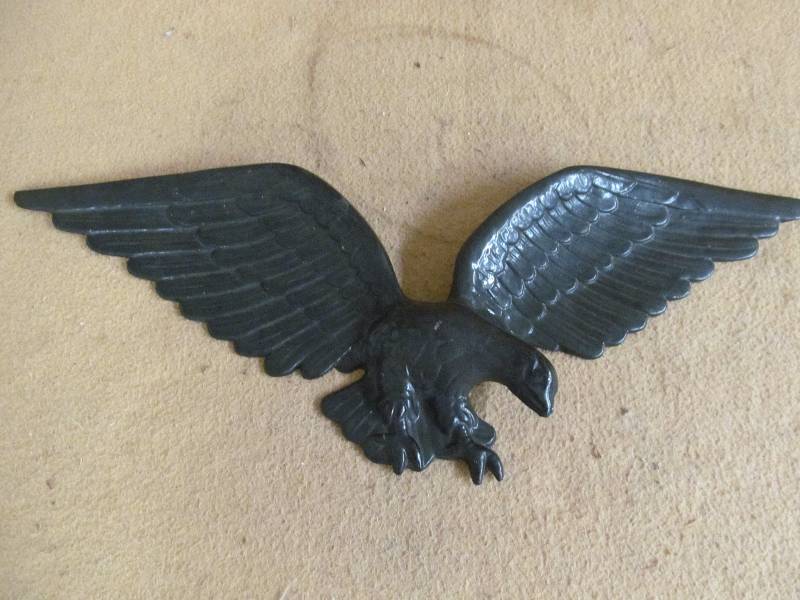 lot 85 image: Eagle dcor