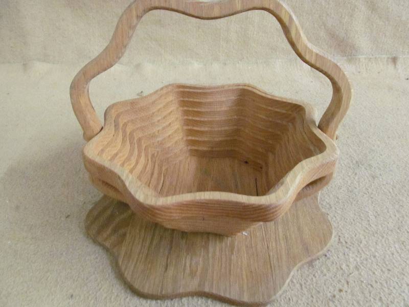 lot 87 image: Basket