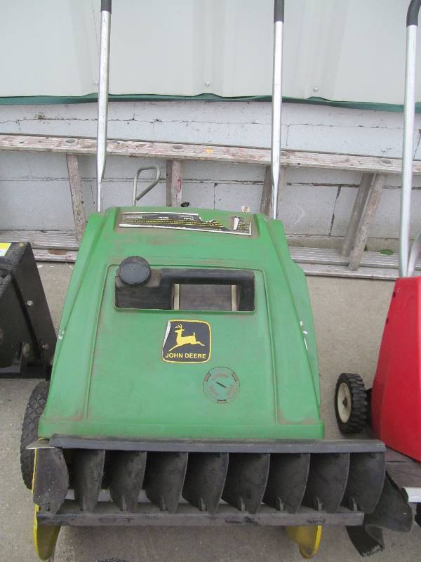 lot 109 image: Snow Thrower