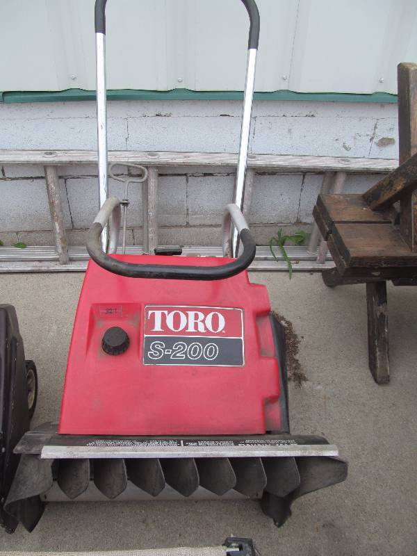lot 111 image: Snow Thrower
