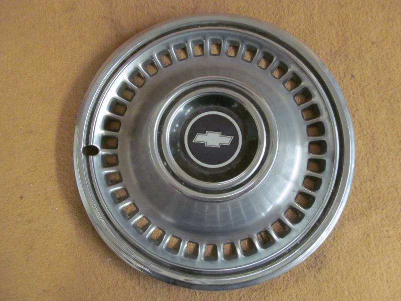 lot 124 image: Vintage Hub Cap