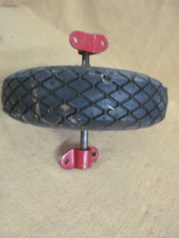 lot 136 image: Axle and tire