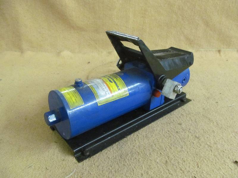 lot 146 image: Air pump