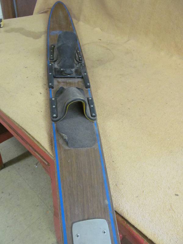 lot 154 image: Vintage Ski