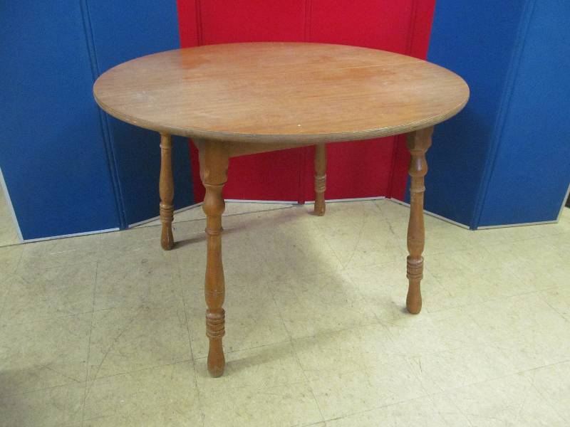 lot 158 image: Dining table