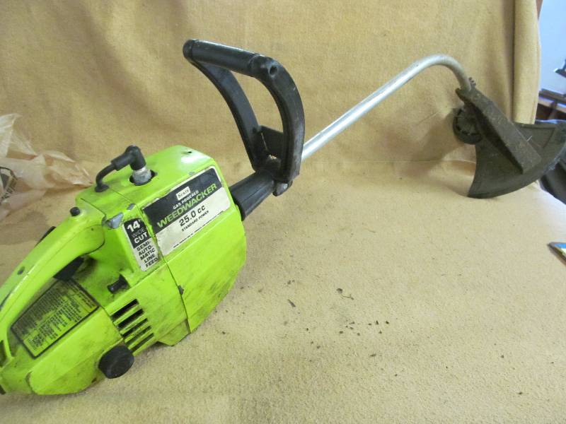 lot 160 image: Weed Whacker