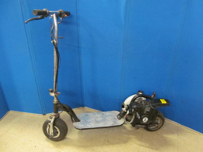 lot 173 image: Skate Board